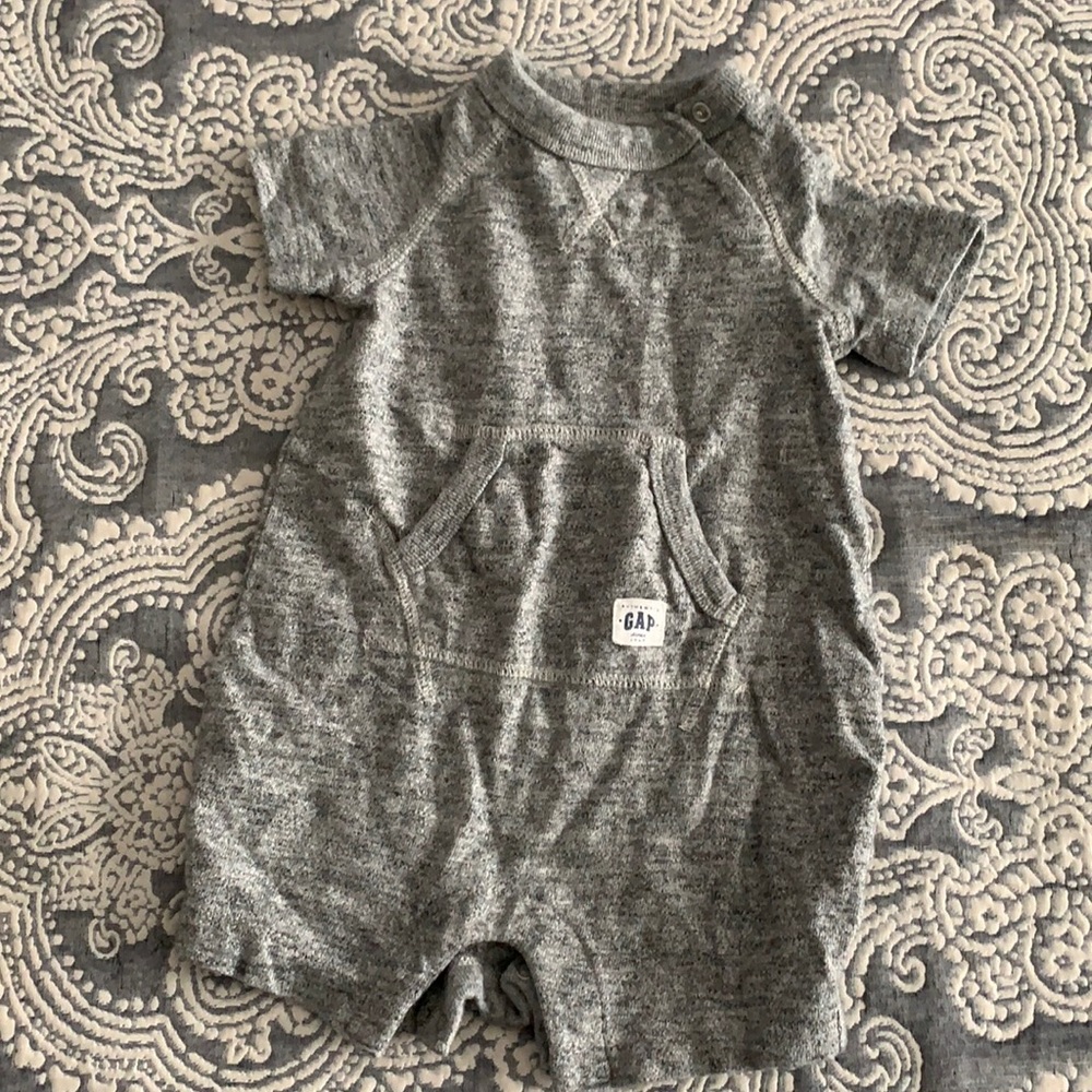 GAP grey infant short onesie 3-6 M